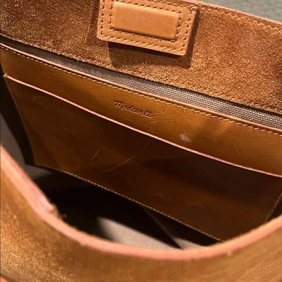 Madewell - The essential bucket tote in suede - dark caramel - Picture 6 of 6